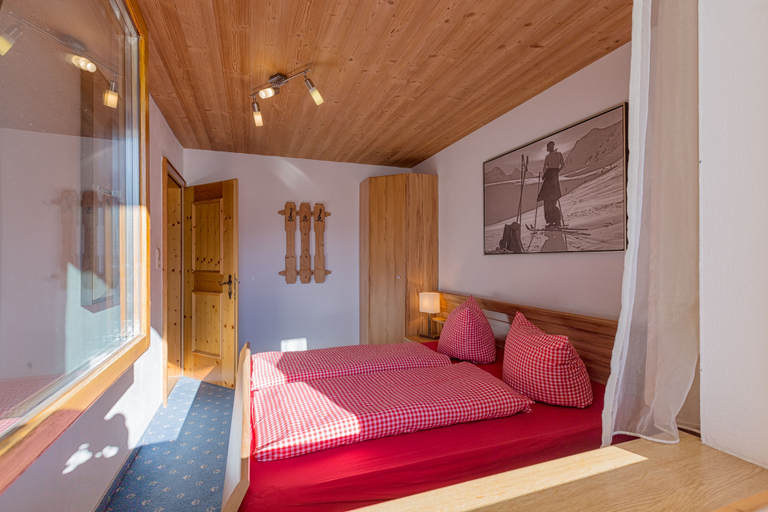 Bedroom 2, Bergsonnhof, Imst