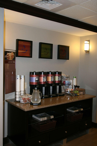 Food & Drinks 5, Hampton Inn Dyersburg, Dyer