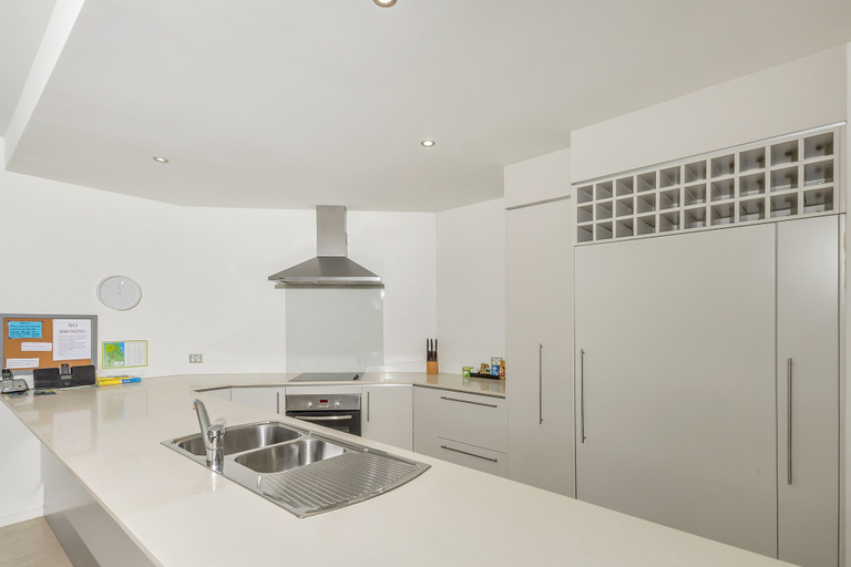 Others 4, Peponi 4 - Beachfront Apartment, Cairns