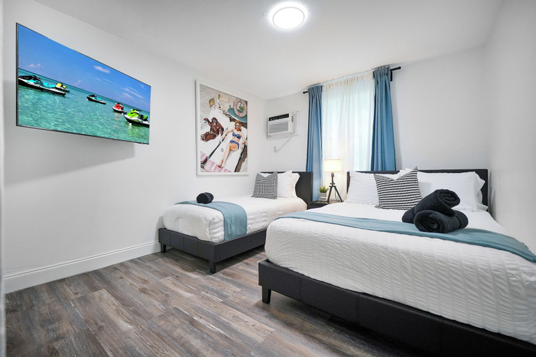 Bedroom 3, 4 to 14 Guests 2 Kitchens Deco Retreat BBQ Patio, Miami-Dade