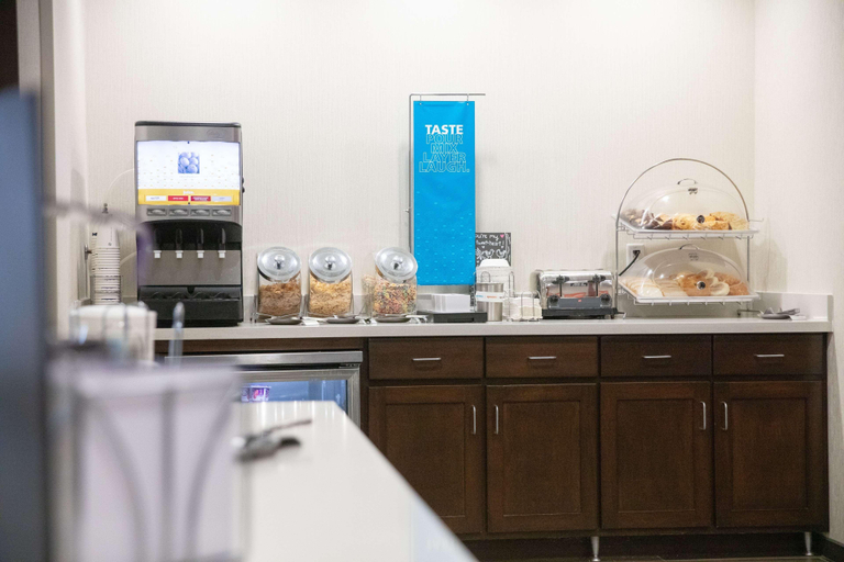 Food & Drinks 5, Hampton Inn Toledo/Oregon, Lucas