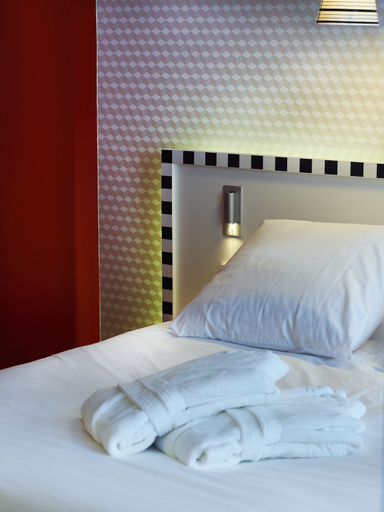 Bedroom 3, Hotel Mercure Brest Centre Les Voyageurs, Finistère