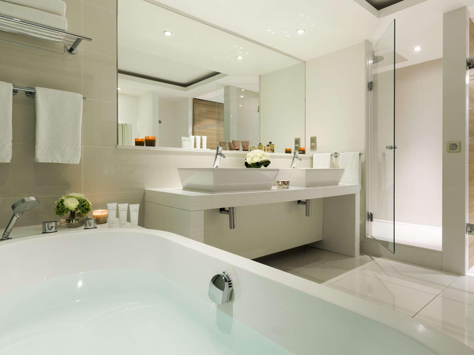 Bathroom 4, Hôtel Barrière Lille, Nord