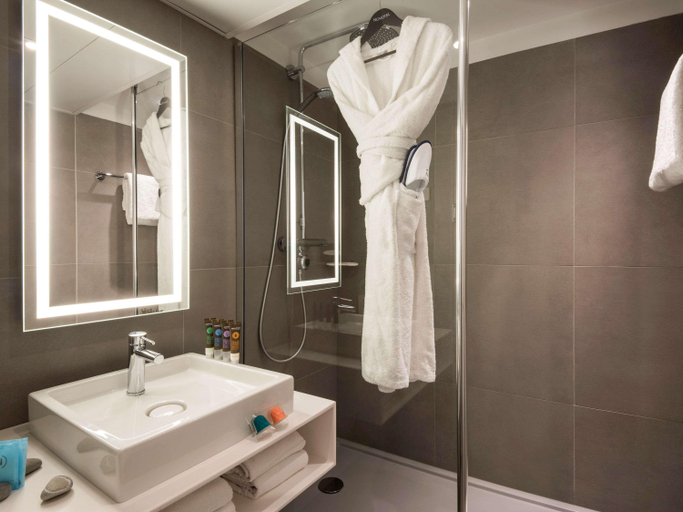 Bathroom, Novotel Nice Centre, Alpes-Maritimes