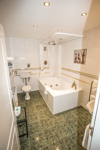 Bathroom 4, Mere Court Hotel, Cheshire East