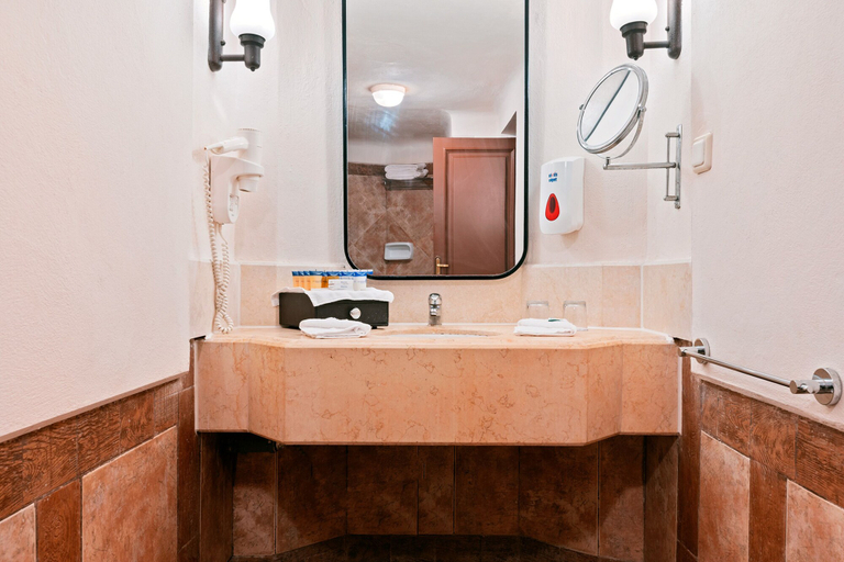 Bathroom 4, Pickalbatros Citadel Resort Sahl Hasheesh, Safaja