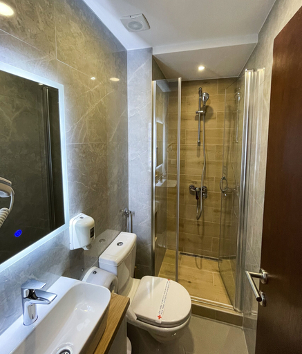 Bathroom 4, Hotel Holiday