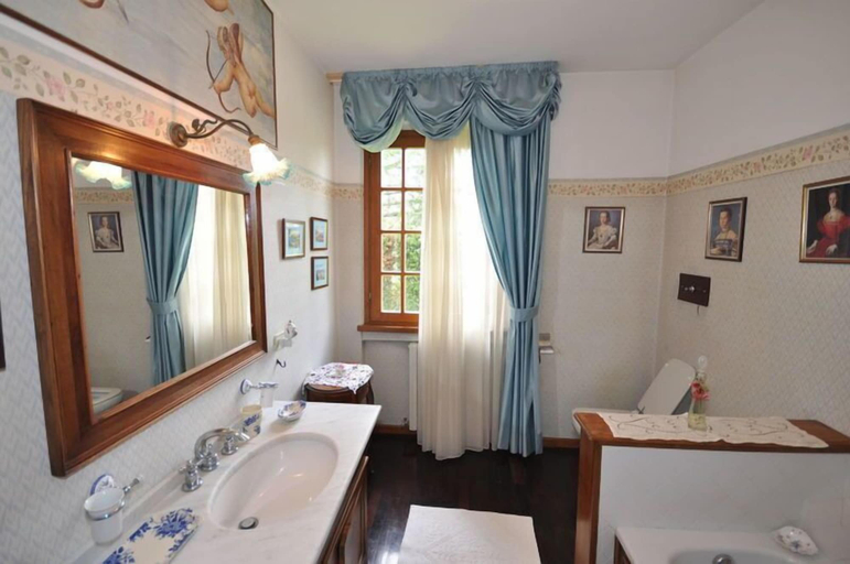 Bathroom 3, Villa San Savino, Arezzo