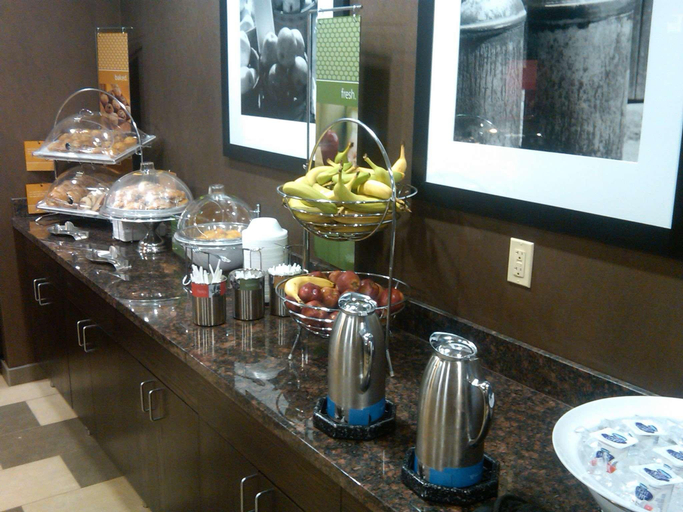 Food & Drinks 5, Hampton Inn & Suites Lebanon, Wilson