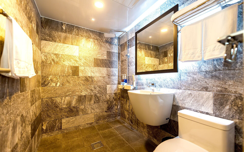 Bathroom 3, Sun Valley Pension, Yangyang