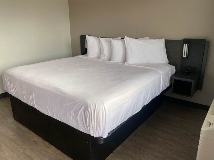 Bedroom 3, Motel 6 Albuquerque, NM - Midtown, Bernalillo