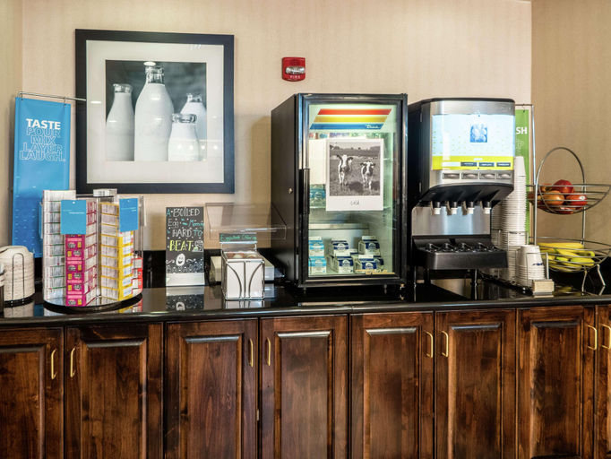 Food & Drinks 5, Hampton Inn Spring Lake - Ft. Bragg, Cumberland