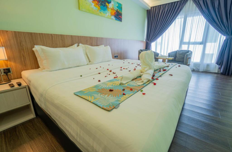 Flypod Hotel Room Type - King Room with bathtub