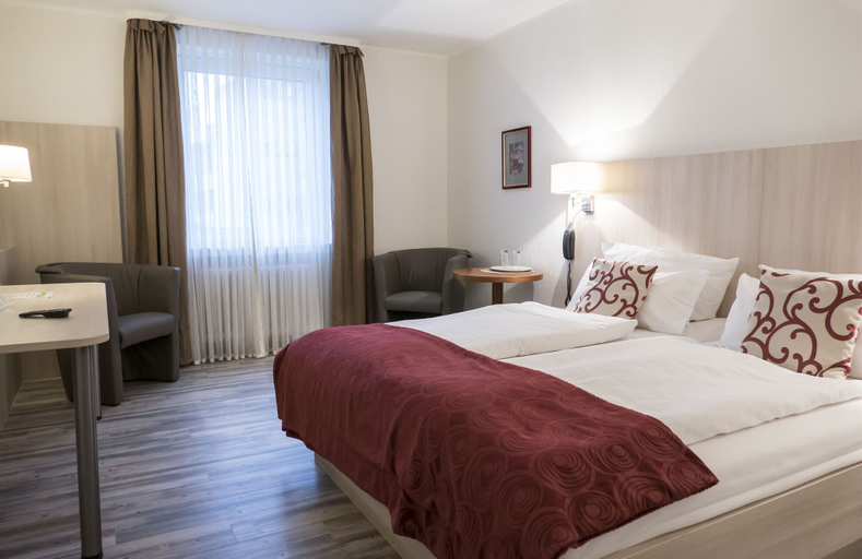 Bedroom 4, Hotel Excelsior, Kassel