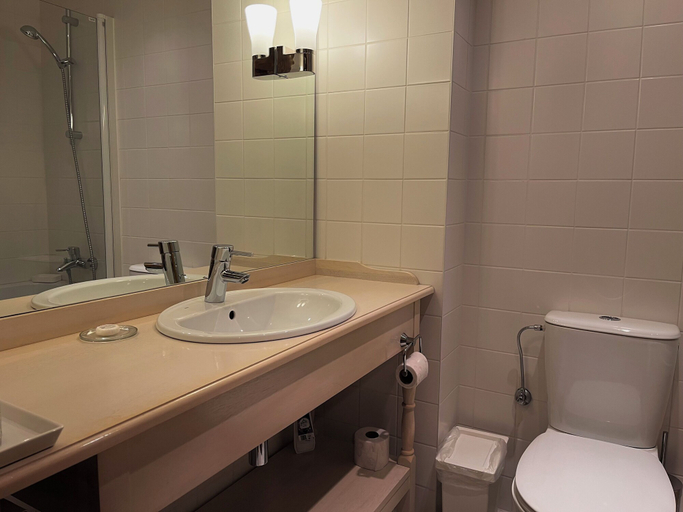 Bathroom 3, Tohanu Vechi, Zarnesti