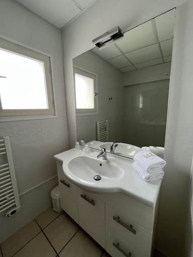 Bathroom 5, Hôtel Les Sables - Urban Style - by Logis Hotels, Pyrénées-Orientales