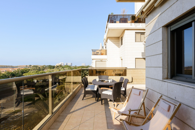 Others 5, Comfort with Terrace over the Hills by FeelHome
