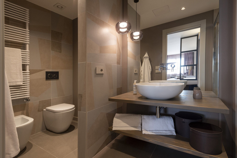 Bathroom 5, Agriturismo Speziale Wine resort, Cuneo