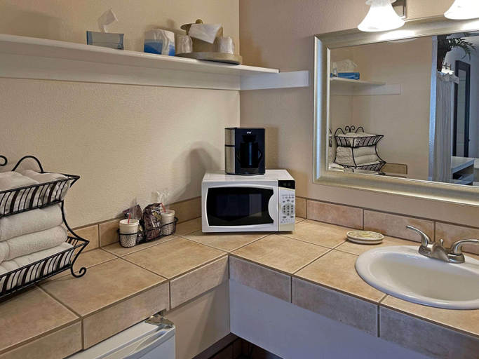 Bathroom 4, Baechtel Creek Inn & Spa, an Ascend Collection hot, Mendocino