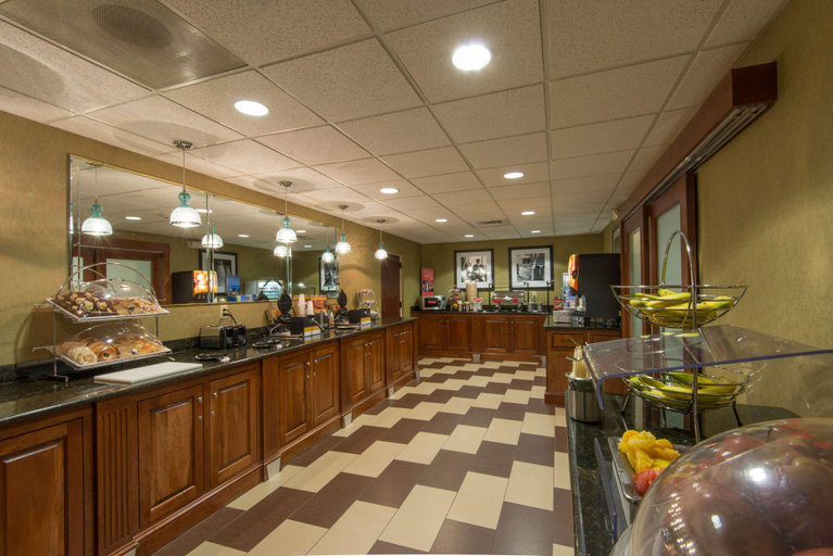 Food & Drinks 5, Hampton Inn Mt. Airy, Surry