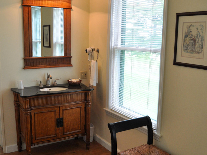 Bathroom 4, Anne's Washington Inn, Saratoga