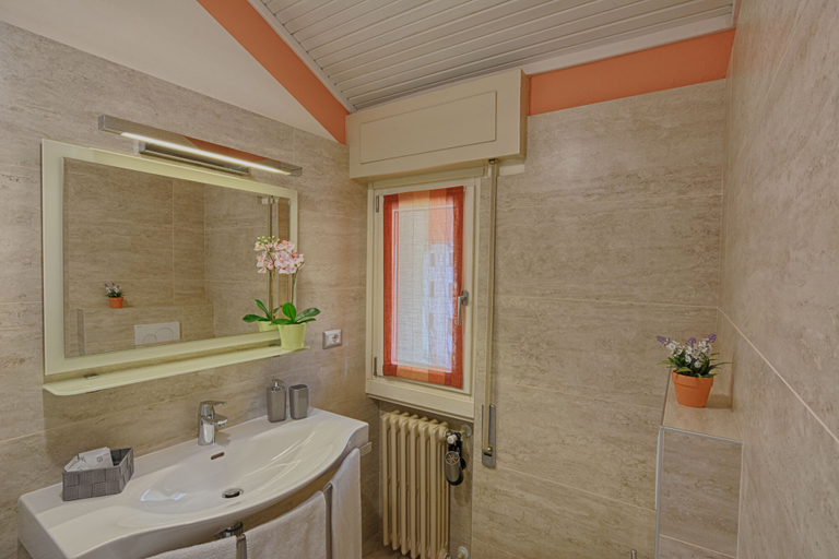 Bathroom 4, Hotel Europa, Como