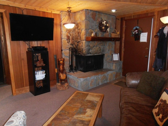 Redwood Commons, Colfax