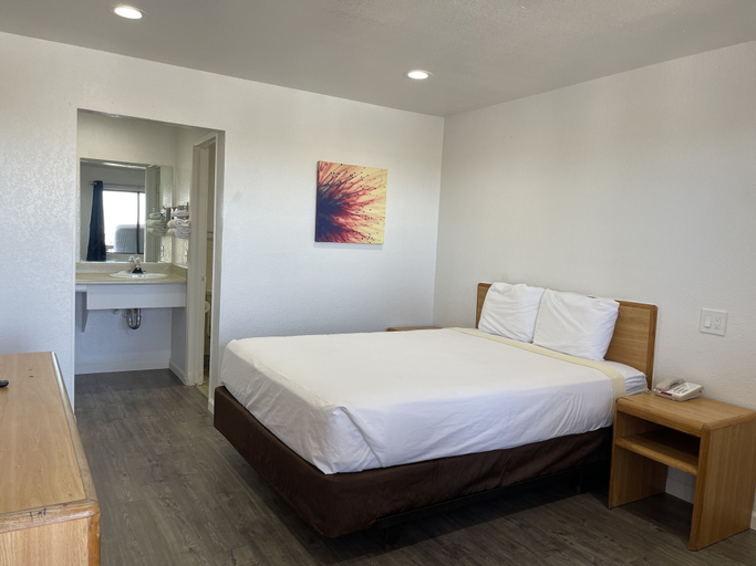Bedroom 3, Palms Inn & Suites, Los Angeles
