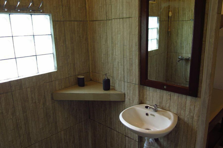 Bathroom 4, Indra Valley Inn Bukit Lawang, Langkat