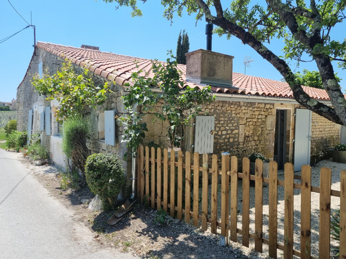 Exterior & Views 1, Fleurs de vigne, gîte charentais au grand coeur, Charente