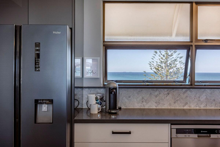 Kitchen 4, Point Break - sea, river & views - nature & relax, Caloundra - Kawana