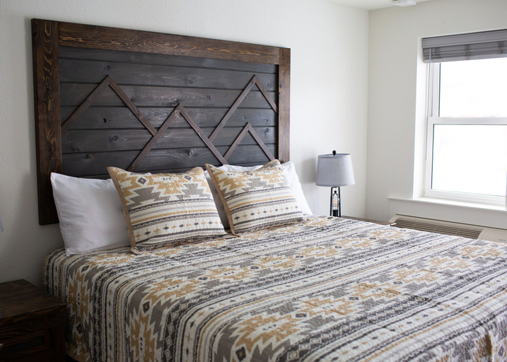Bedroom 5, Pine Lodge, Carbon
