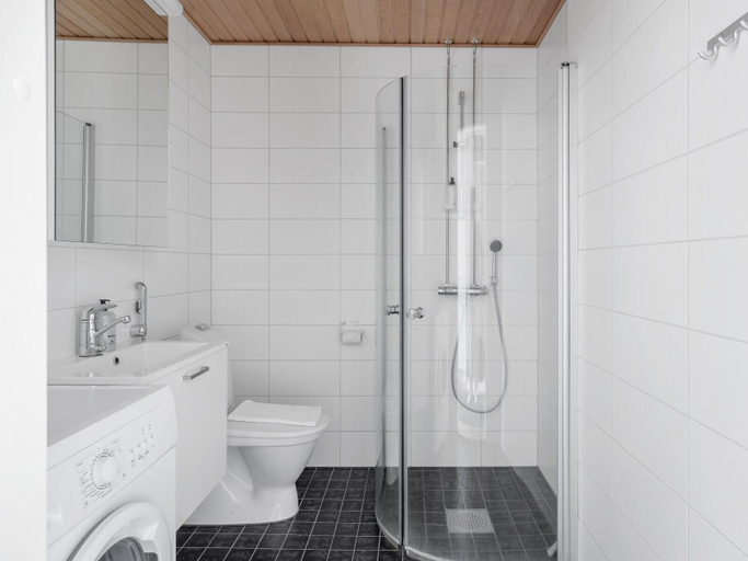 Bathroom, Kotimaailma Apts Joensuu Koulukatu 21, North Karelia