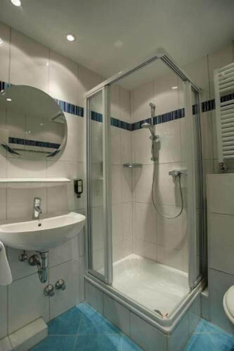 Bathroom 5, Hotel Rheinland, Bonn
