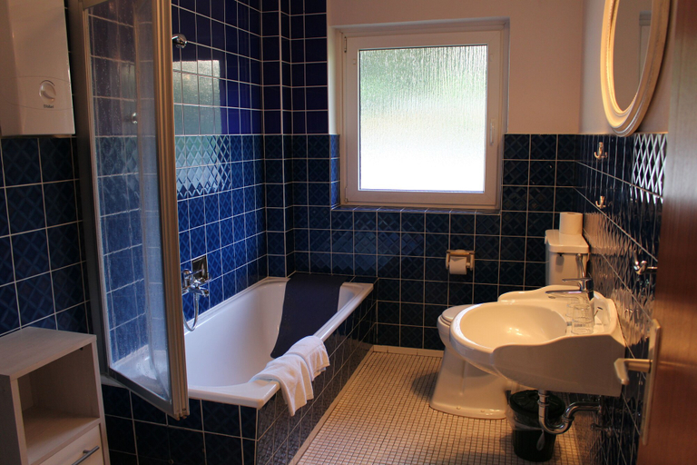 Bathroom 5, Hotel Zur Treene, Nordfriesland