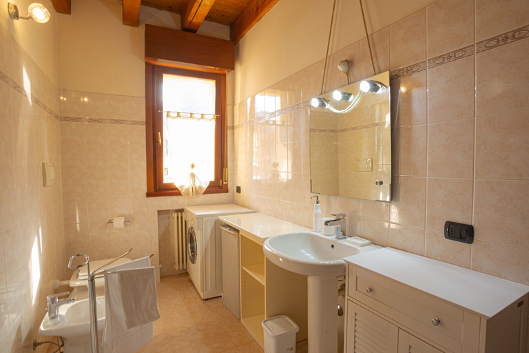 Bathroom 4, Casa Aurora, Verona