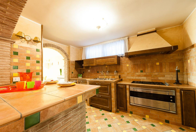 Others 5, Casa Vacanza Polifemo Loft, Latina