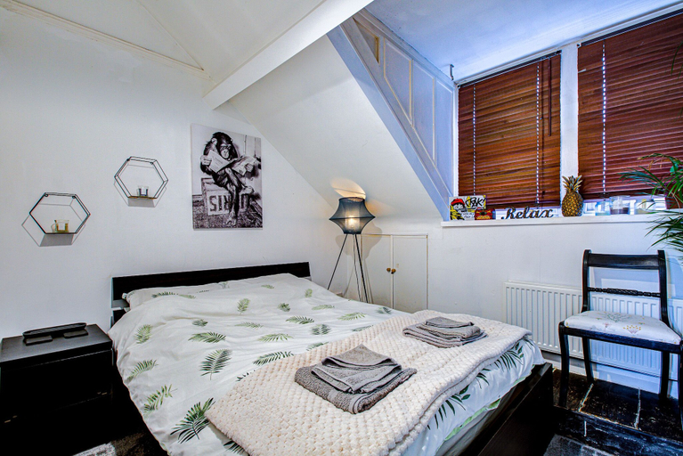Bedroom 3, Entire Artistic Open-plan Top Floor Apartment, Southend-on-Sea