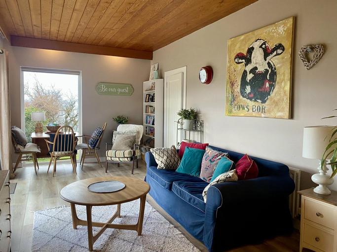 Others 5, 1 Bed Flat - Sleeps 5 - Parking - Garden - Pets, Mid and East Antrim