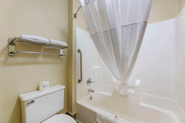 Bathroom 5, Comfort Inn Mount Vernon, Morrow