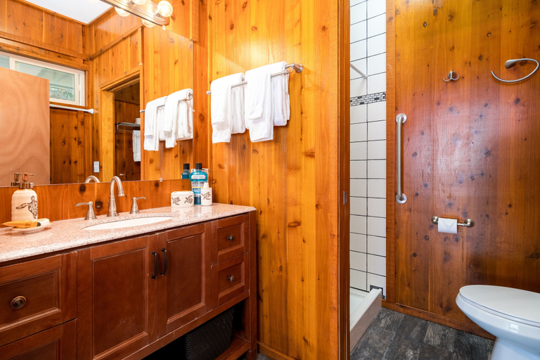 Bathroom 4, Aloha Junction Bed & Breakfast, Hawaii