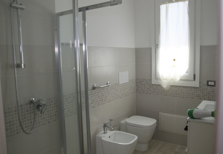 Bathroom 3, Casa Verdesca, Sassari
