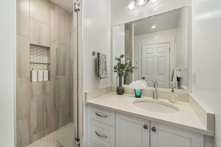 Bathroom 3, Stirling All Suites Hotel, Central Kootenay