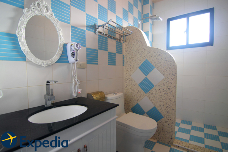 Bathroom 4, Lian Chinq Diving B&B, Taitung