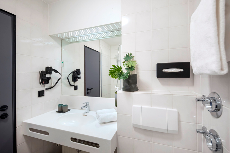 Bathroom 9