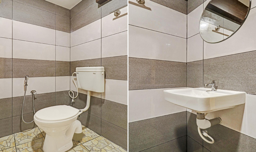 Bathroom 4, Itsy Hotels Sapphire Residency, Malappuram