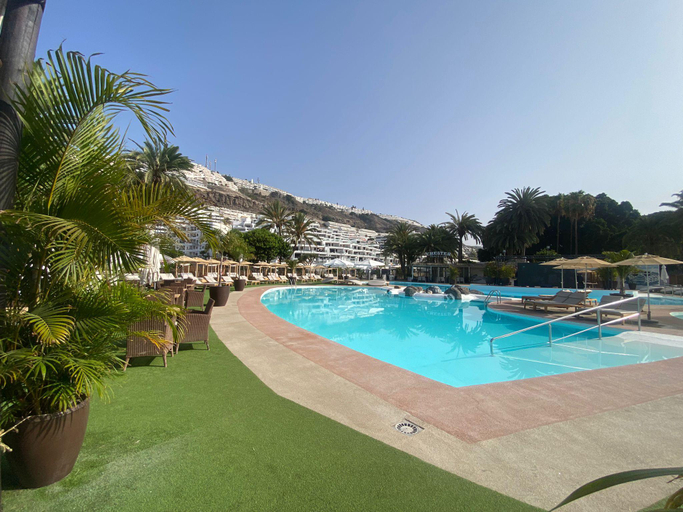 Sport & Beauty 1, New renovated family home above swimming pool, Las Palmas