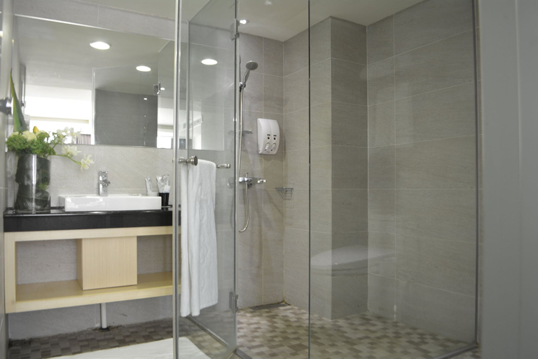 Bathroom 3, De rêve Express Hotel, Chiayi City