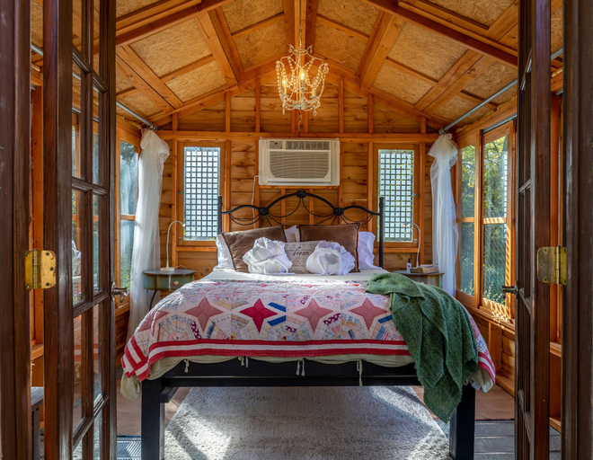 Bedroom 2, Savannah's Meadow, Hunt