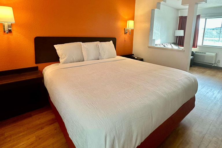 Bedroom 3, Quality Inn & Suites Junction, Kimble